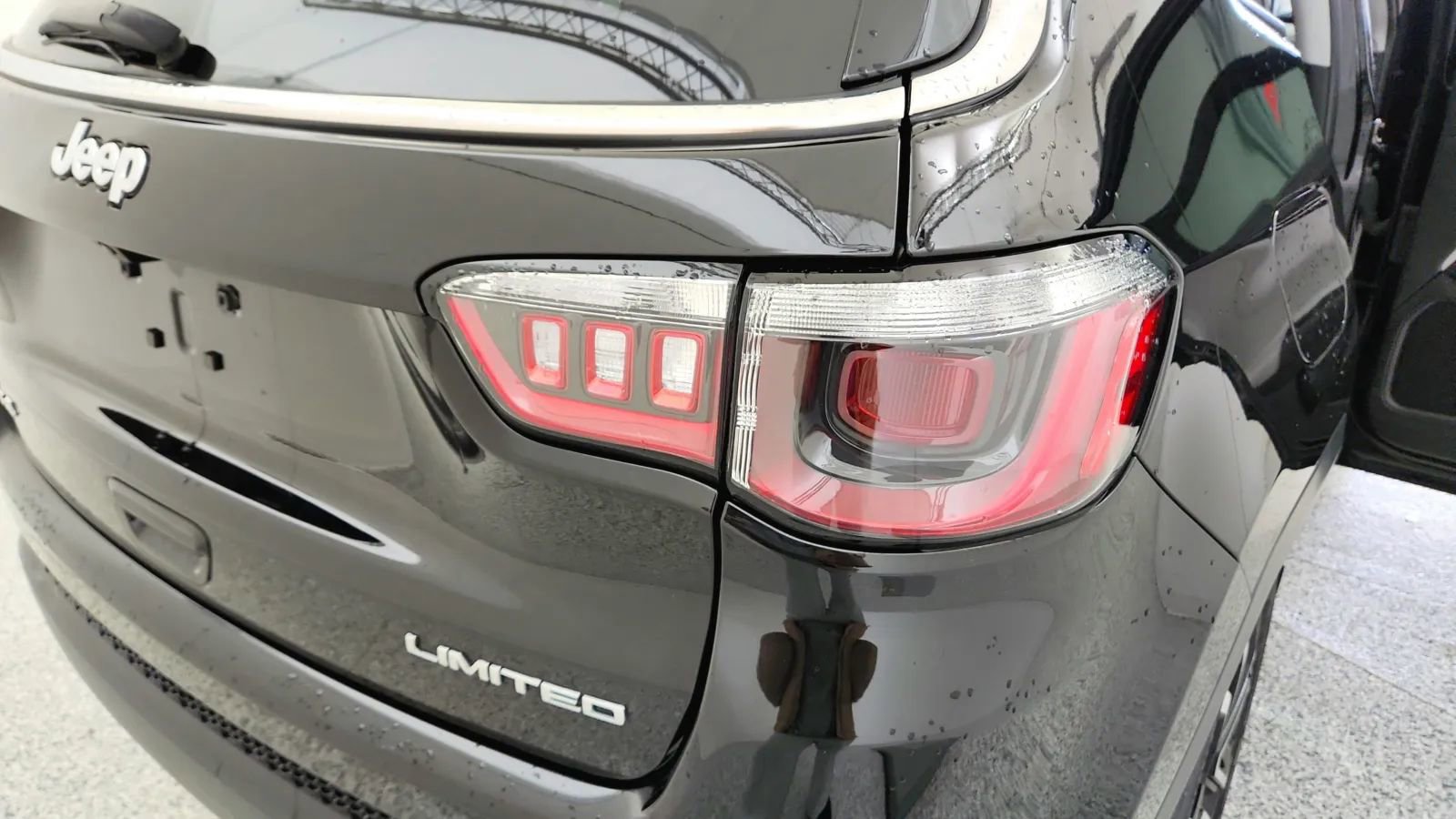 Used 2022 Jeep Compass Limited image 15