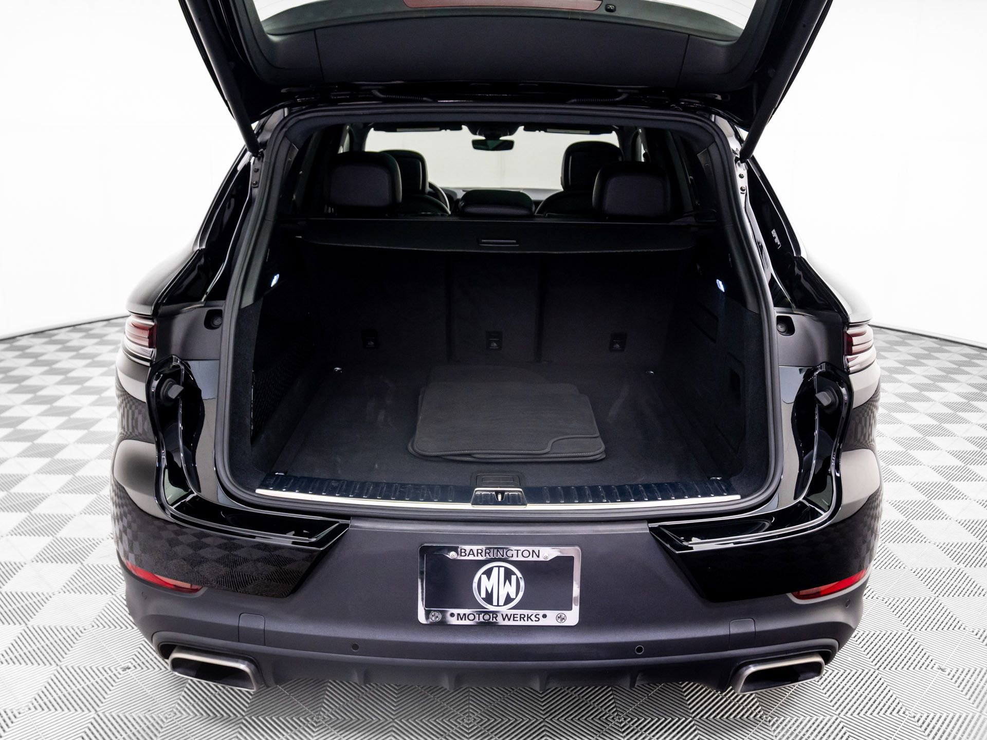 Used 2024 Porsche Cayenne image 28