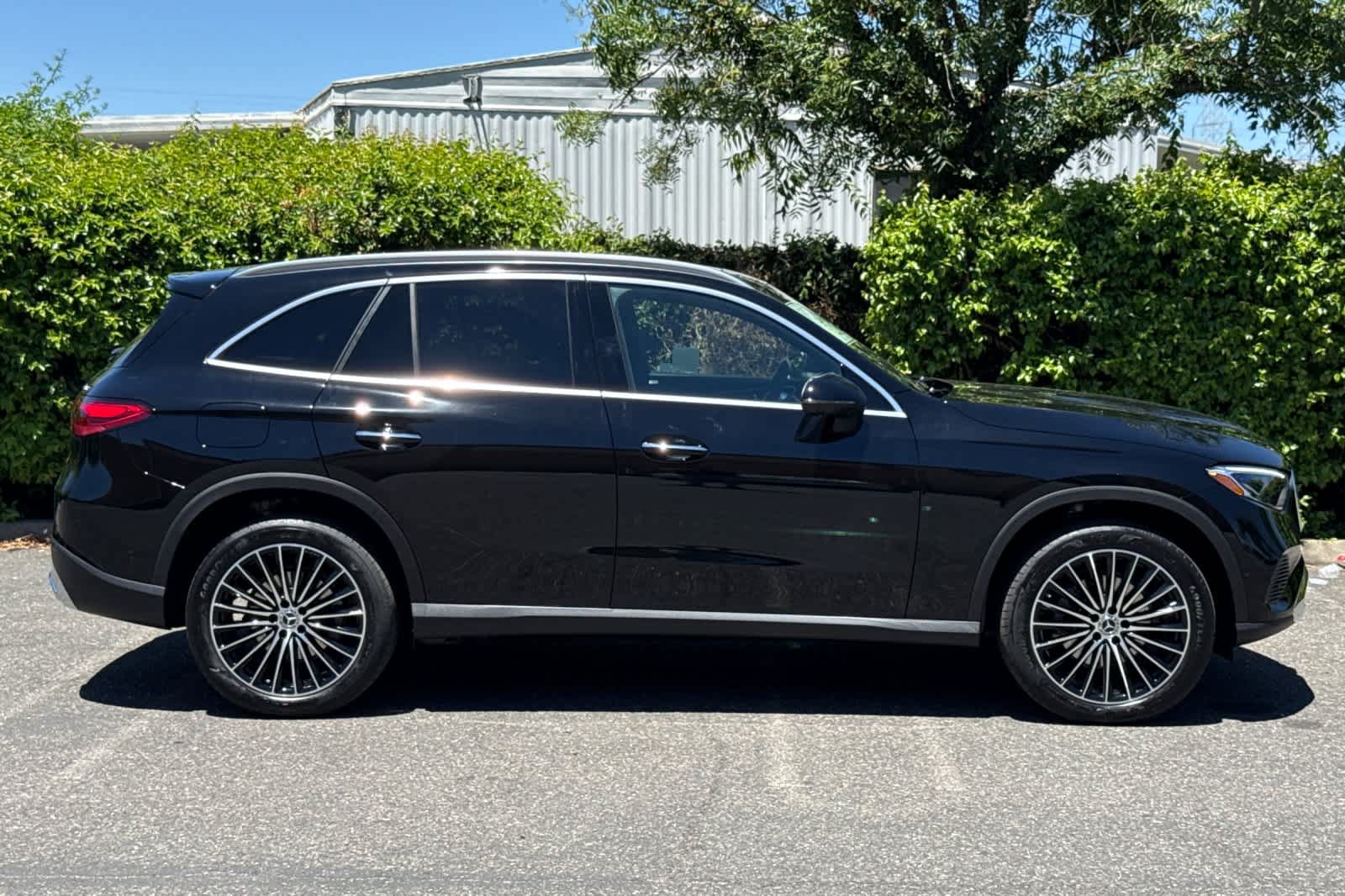 New 2026 Mercedes-Benz GLC 300 4MATIC image 2