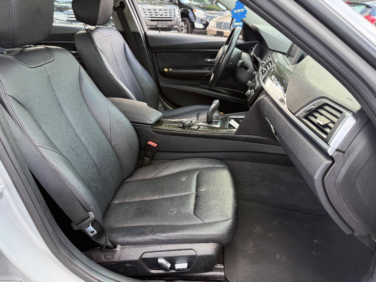 Used 2016 BMW 320i Sedan RWD image 7