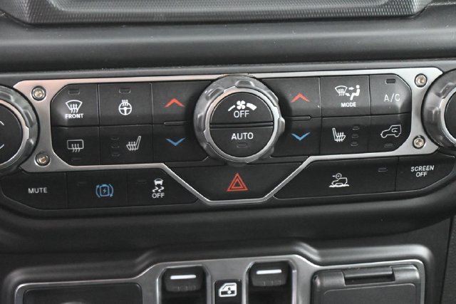 Used 2023 Jeep Wrangler Unlimited Sahara w/ Cold Weather Group AWD/4WD image 31