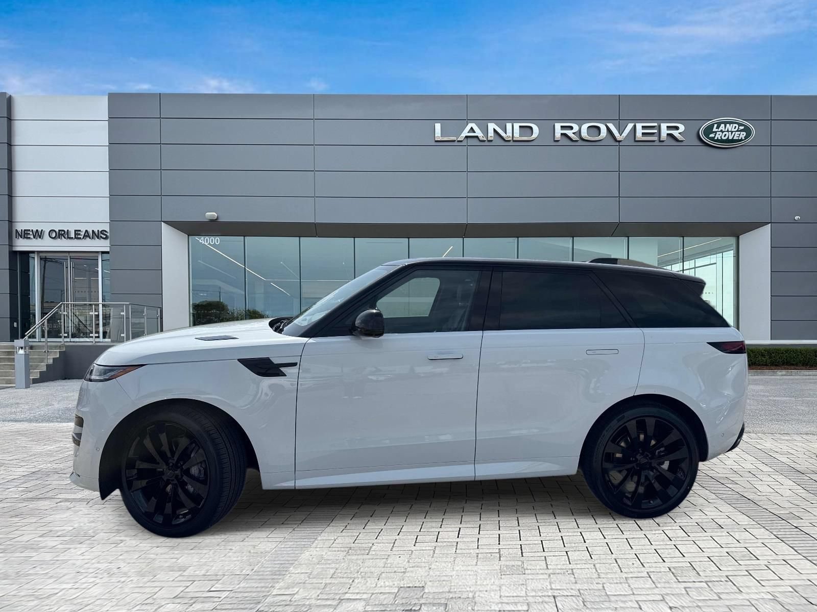 New 2026 Land Rover Range Rover Sport Dynamic SE AWD/4WD image 2