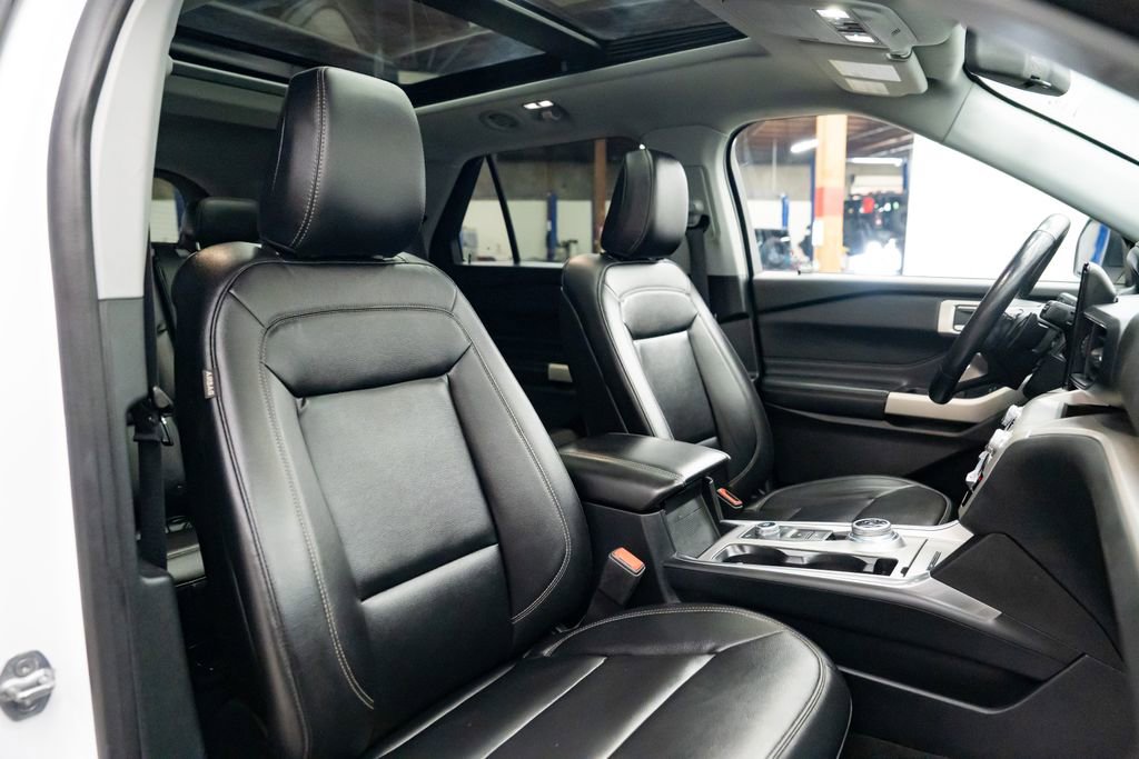 Used 2020 Ford Explorer XLT w/ Equipment Group 202A image 31