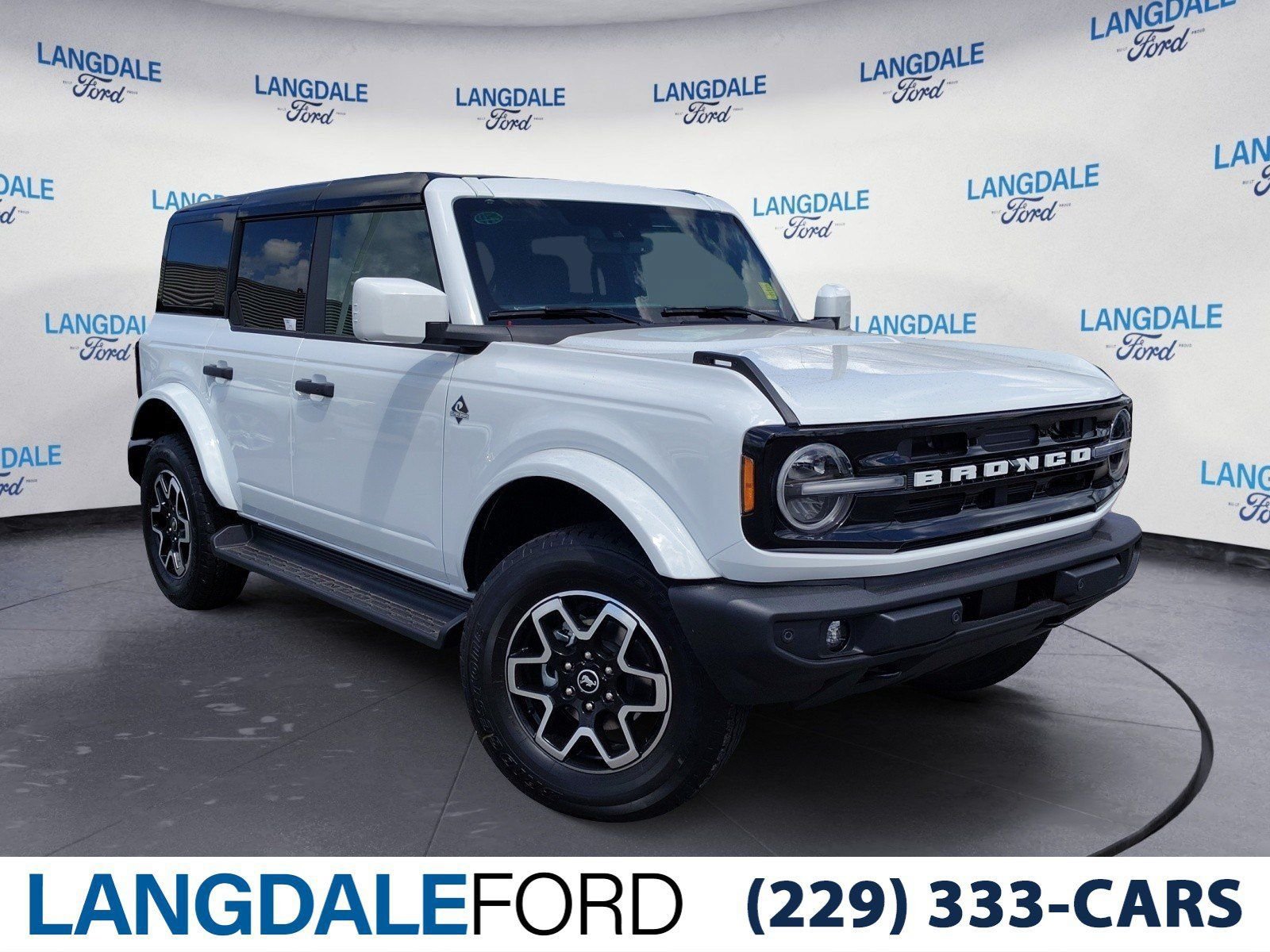 New 2026 Ford Bronco Outer Banks AWD/4WD image 1