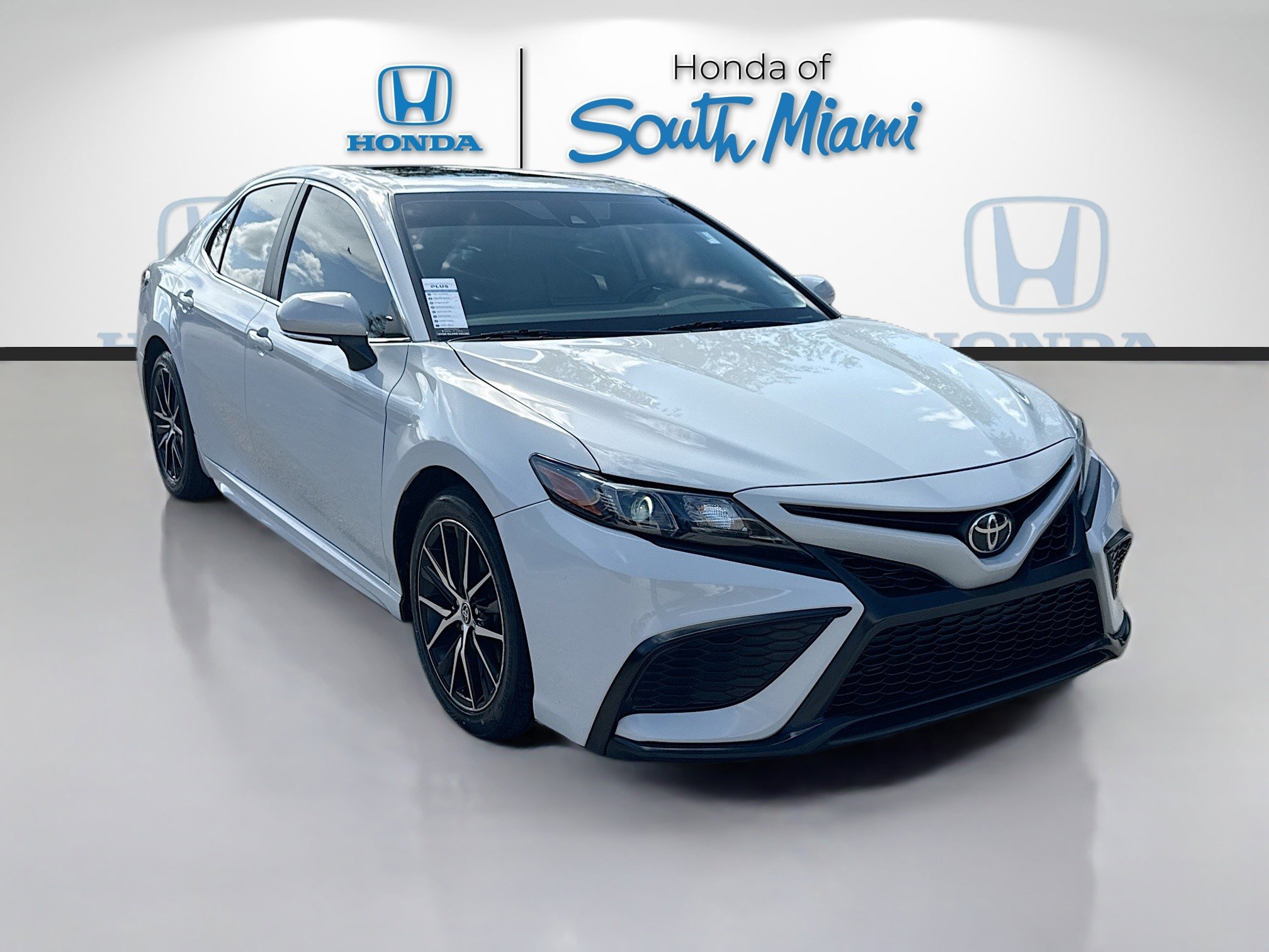 Used 2022 Toyota Camry SE w/ Convenience Package image 1