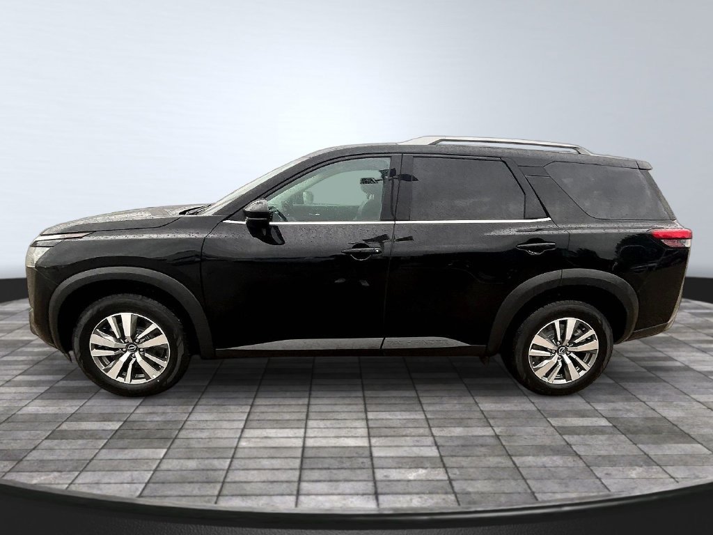Used 2025 Nissan Pathfinder SL AWD/4WD image 4