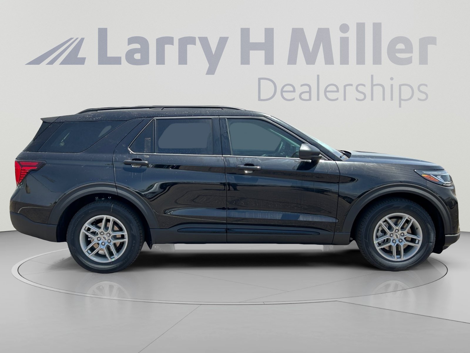 New 2026 Ford Explorer Active w/ Active Comfort Package RWD image 6