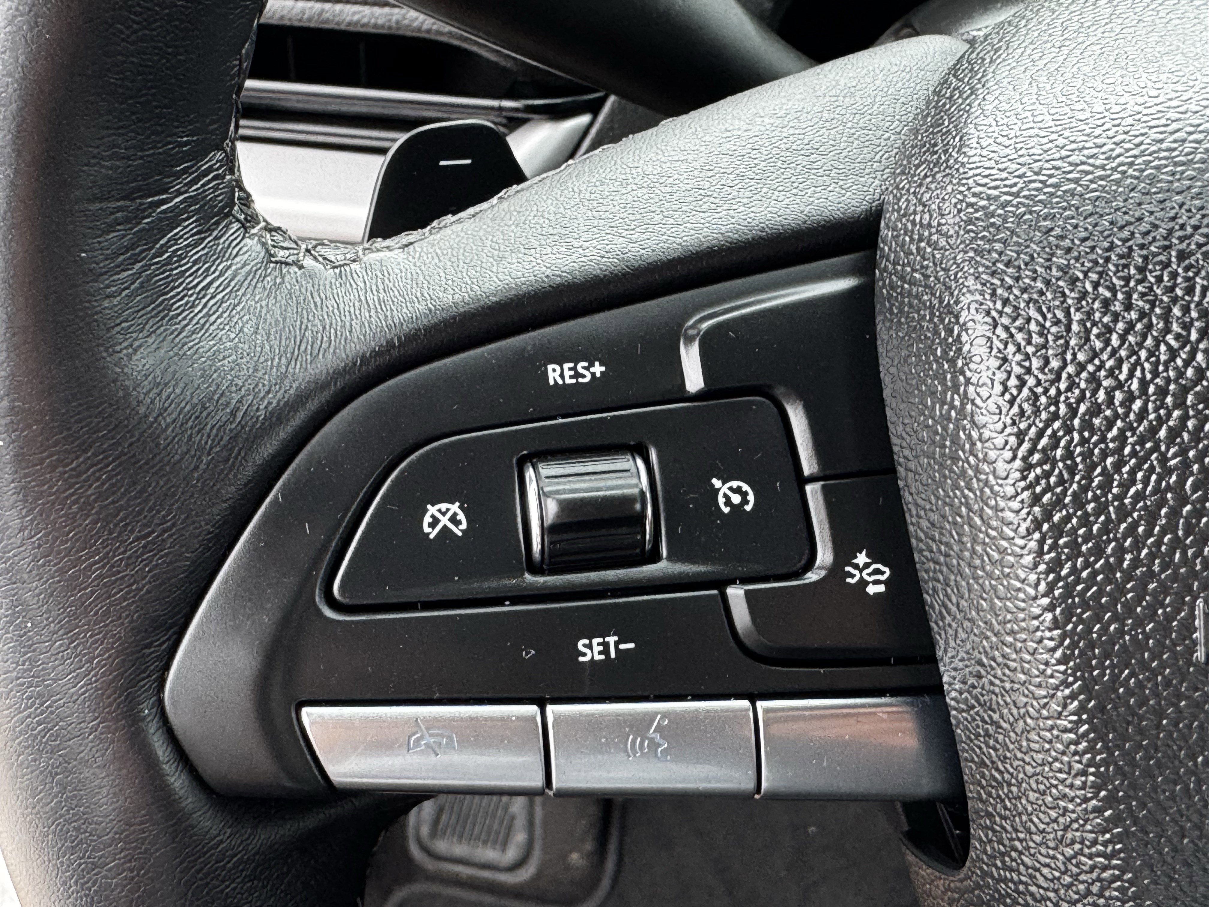 Used 2025 Cadillac XT4 Premium Luxury image 24