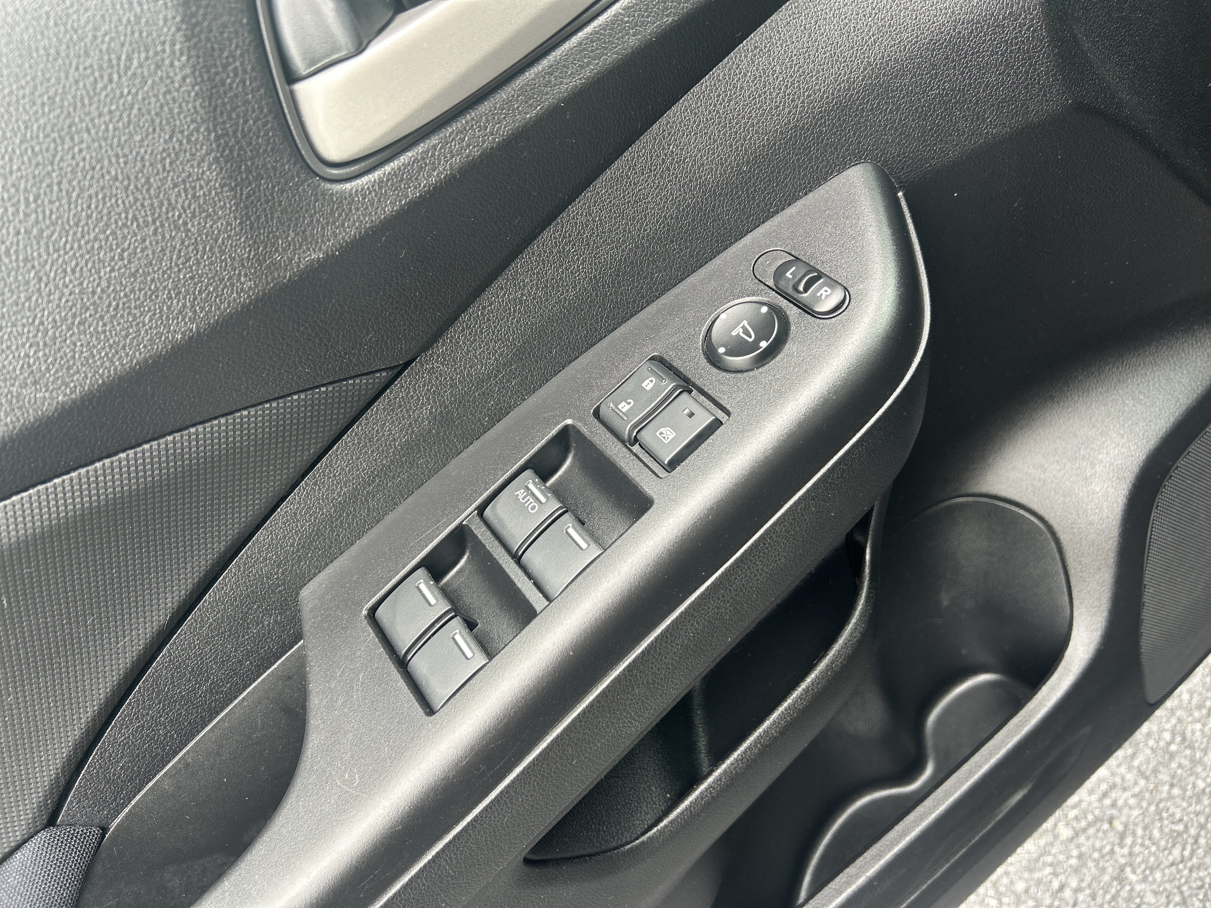 Used 2015 Honda CR-V LX image 24