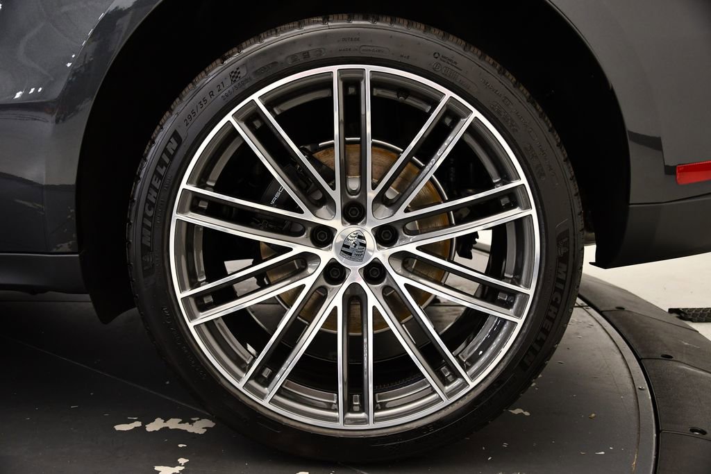Used 2025 Porsche Macan image 12