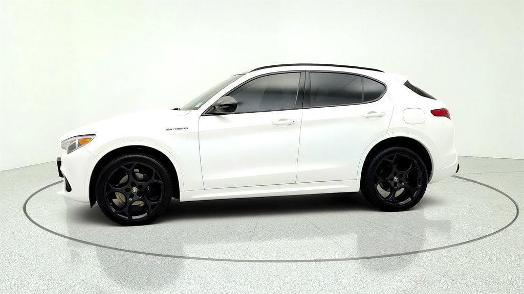 Used 2023 Alfa Romeo Stelvio Estrema AWD/4WD image 8