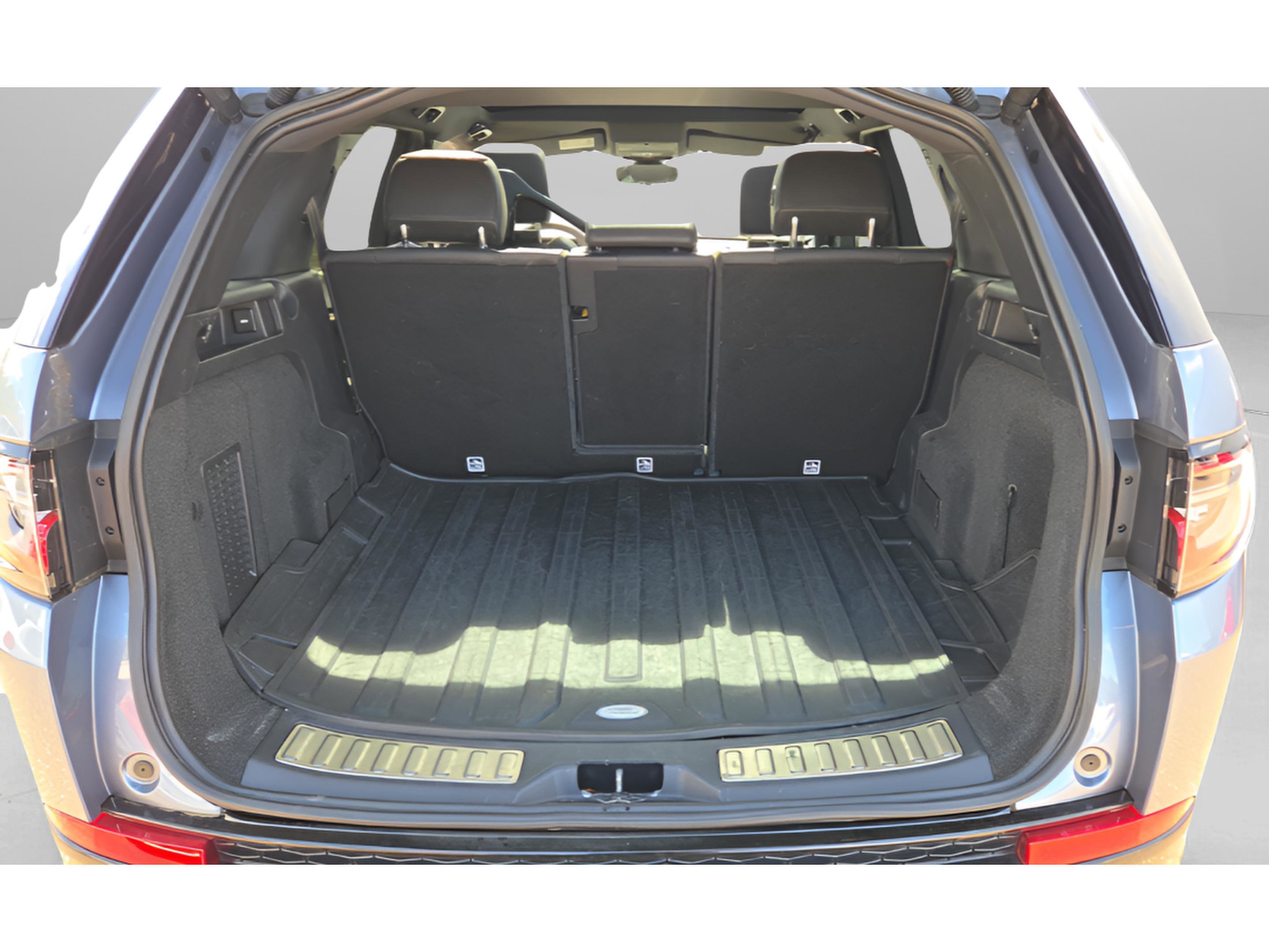 Used 2020 Land Rover Discovery Sport SE R-Dynamic image 19