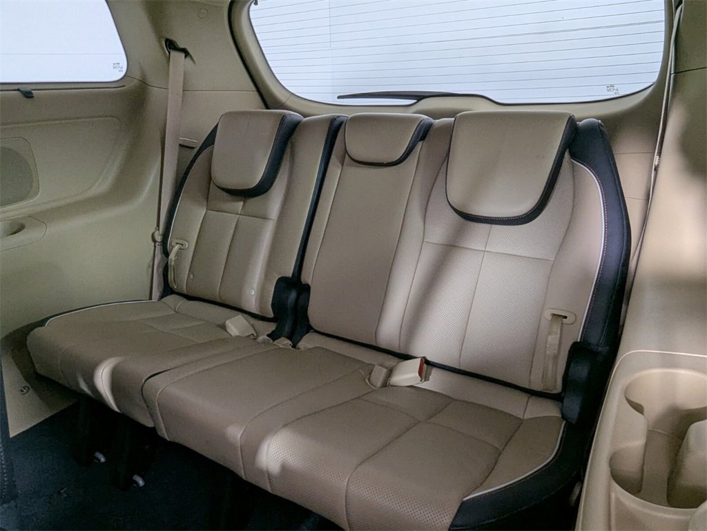 Used 2016 Kia Sedona EX image 24
