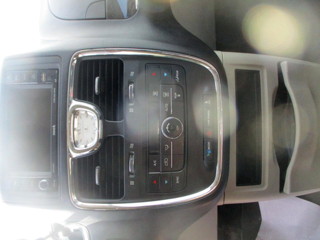 Used 2013 Chrysler Town & Country Touring image 13