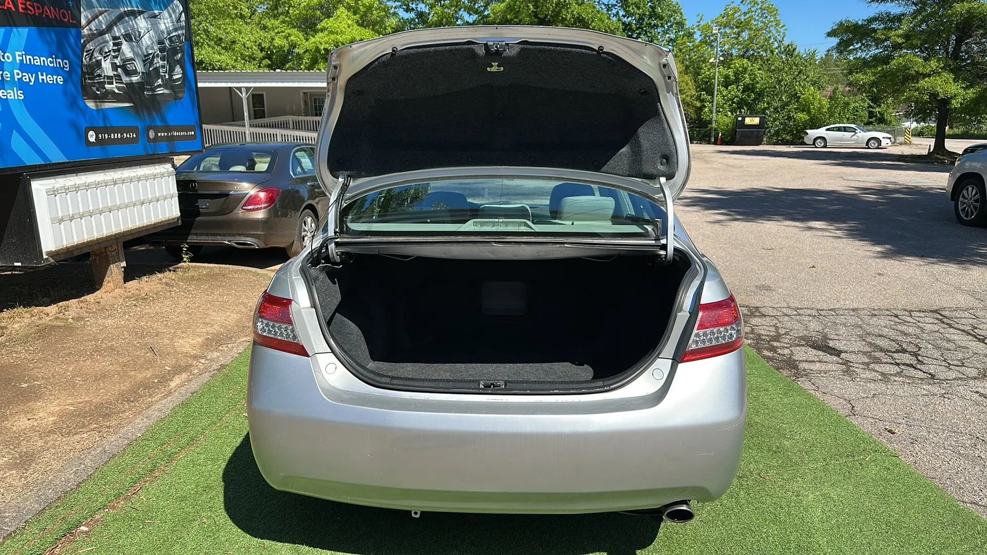 Used 2011 Toyota Camry XLE w/ SE/XLE Extra-Value Pkg FWD image 11