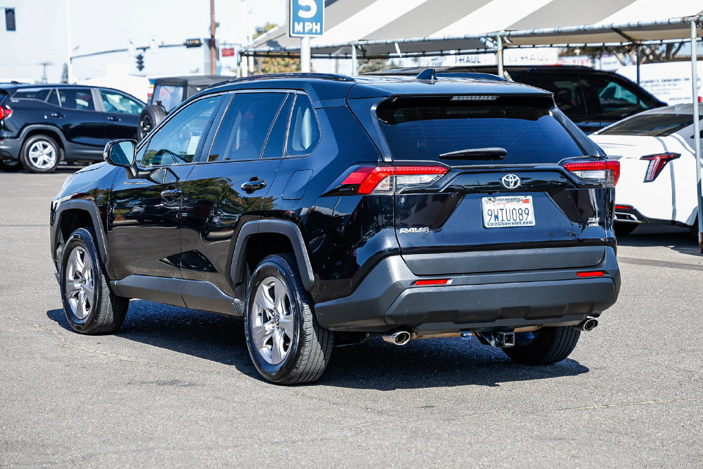 Used 2022 Toyota RAV4 XLE AWD/4WD image 2
