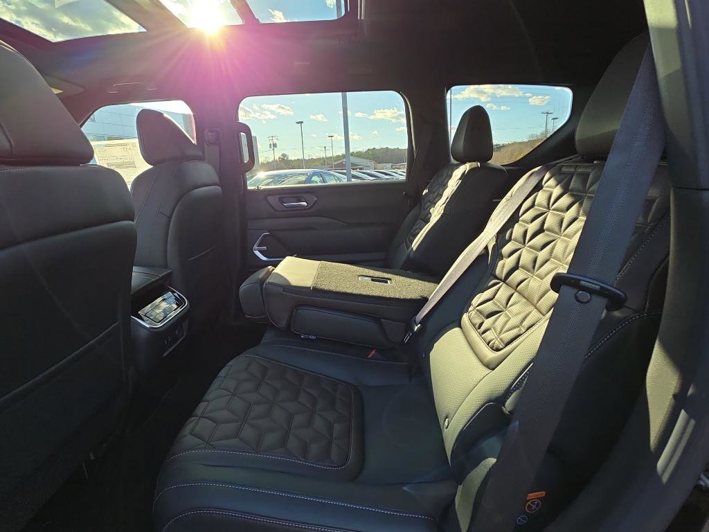 New 2025 Nissan Armada Platinum image 15