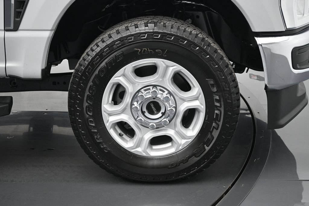 New 2026 Ford F250 XLT w/ FX4 Off-Road Package AWD/4WD image 21