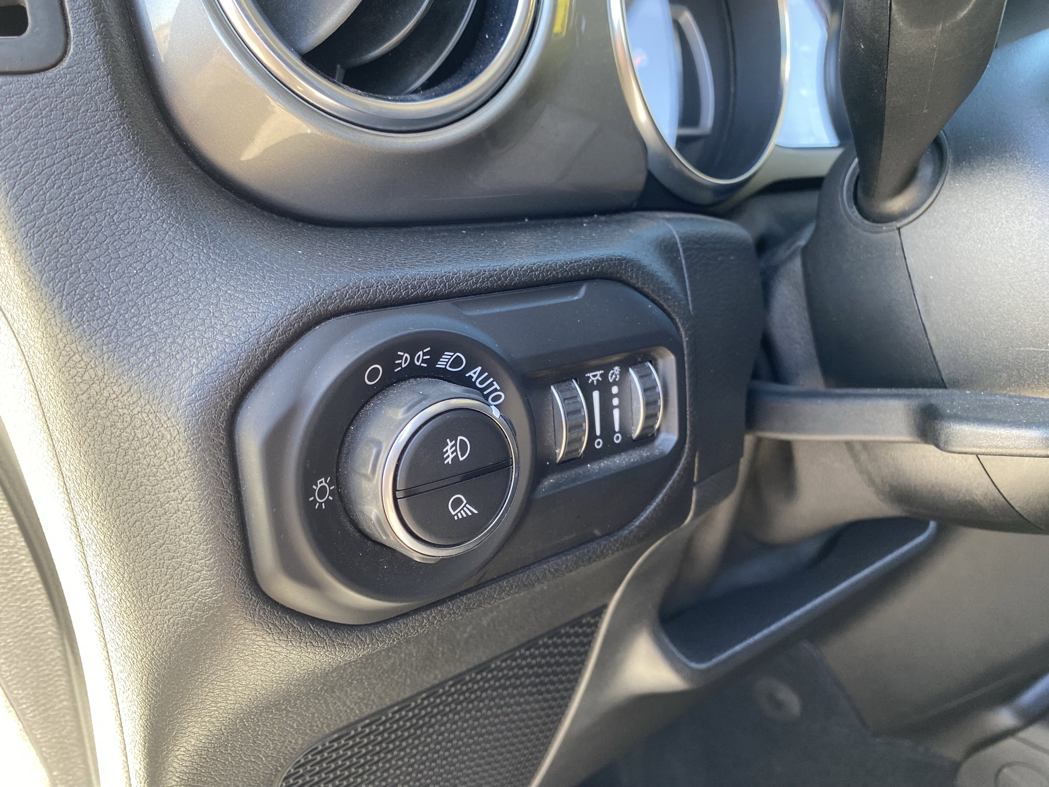 Used 2020 Jeep Gladiator Overland image 18