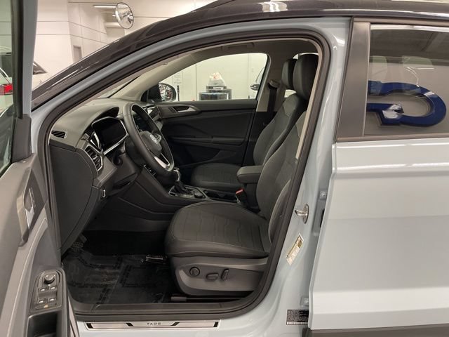 Used 2025 Volkswagen Taos SE AWD/4WD image 7