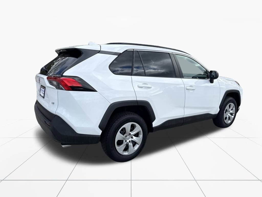 Used 2021 Toyota RAV4 LE image 9