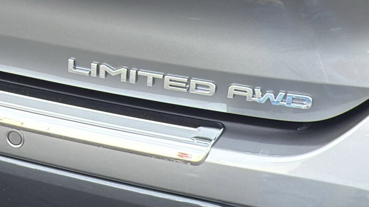 New 2026 Toyota Highlander Limited image 8