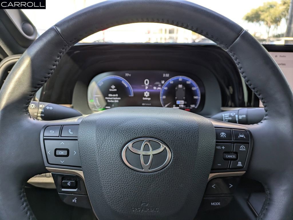 Used 2023 Toyota Crown Limited image 30