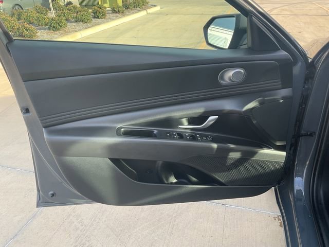 Used 2025 Hyundai Elantra SEL image 12