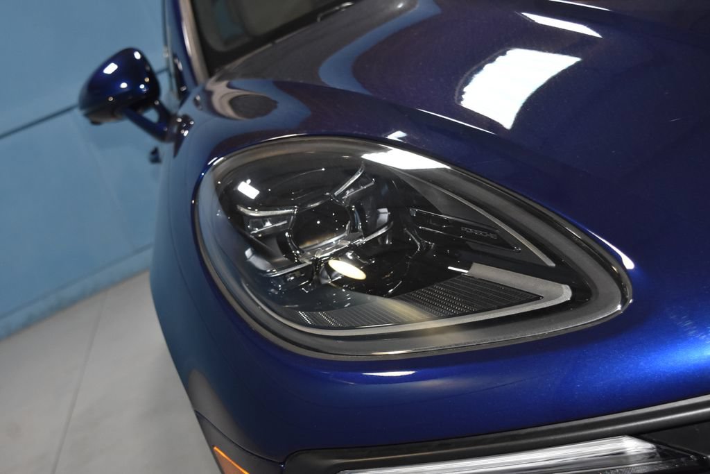 Certified 2025 Porsche Macan AWD/4WD image 26