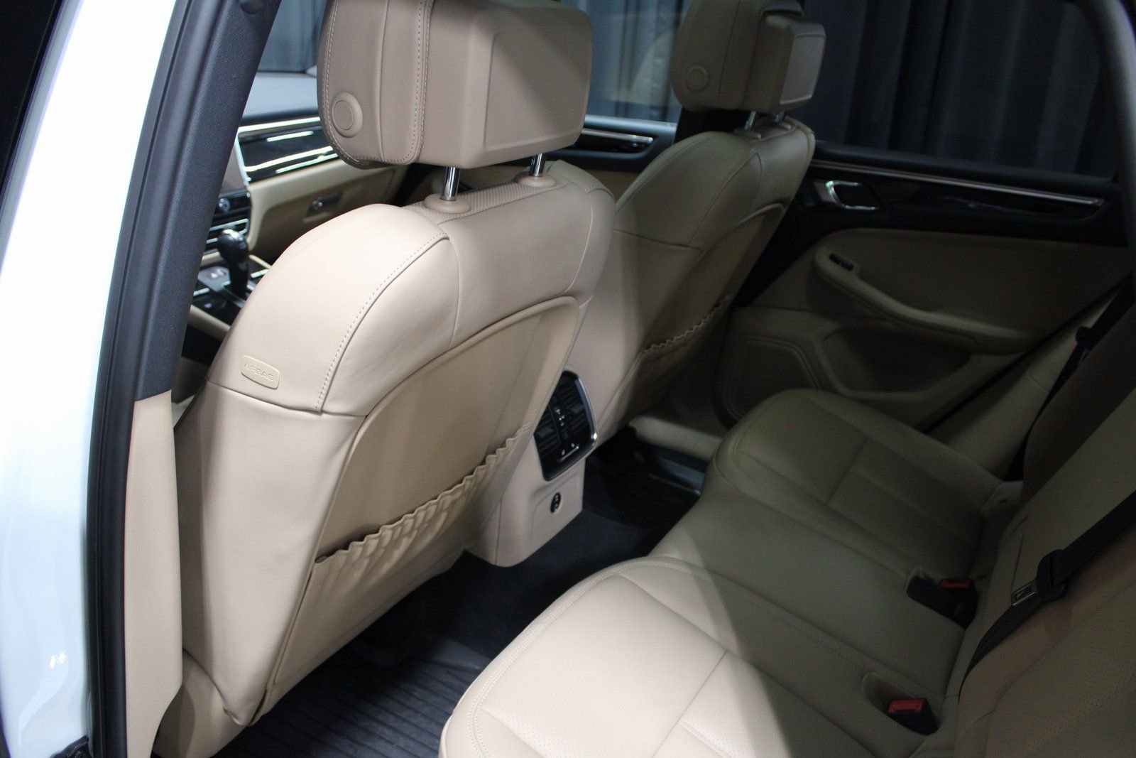 Certified 2025 Porsche Macan image 24