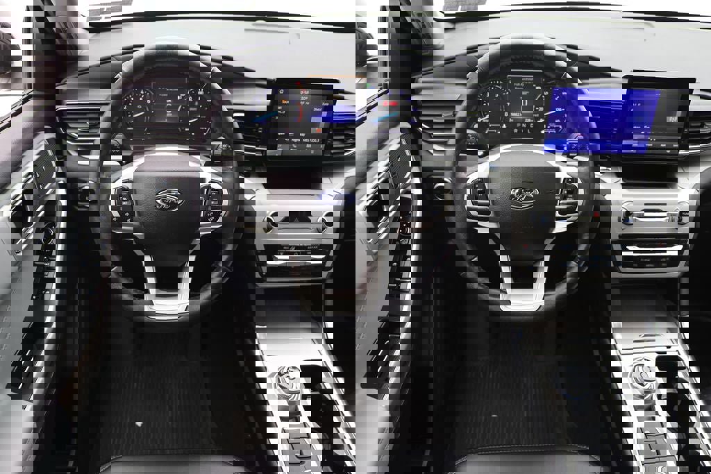 Used 2023 Ford Explorer XLT w/ Equipment Group 202A image 13