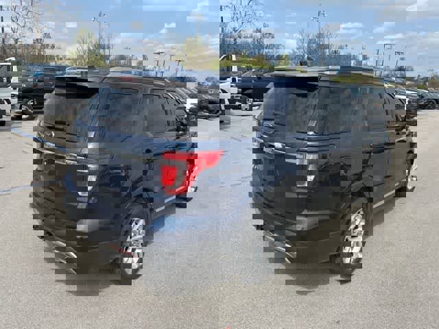 Used 2017 Ford Explorer XLT w/ Equipment Group 202A image 18