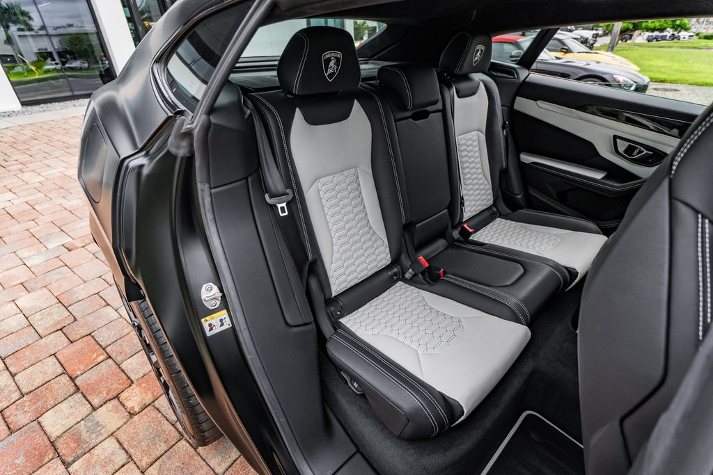 Used 2022 Lamborghini Urus AWD/4WD image 40