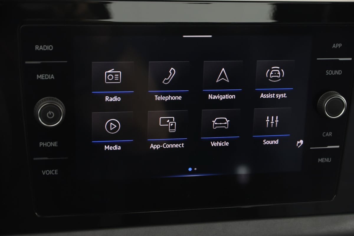 Used 2025 Volkswagen Jetta SE w/ Sunroof Package FWD image 32