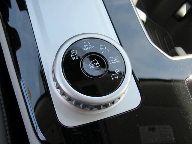 New 2025 Mitsubishi Outlander SE image 21