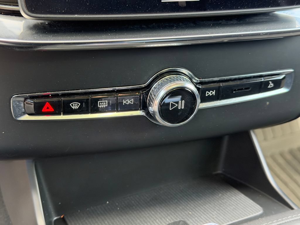 New 2026 Volvo XC90 B6 Plus w/ Protection Package Premier AWD/4WD image 26