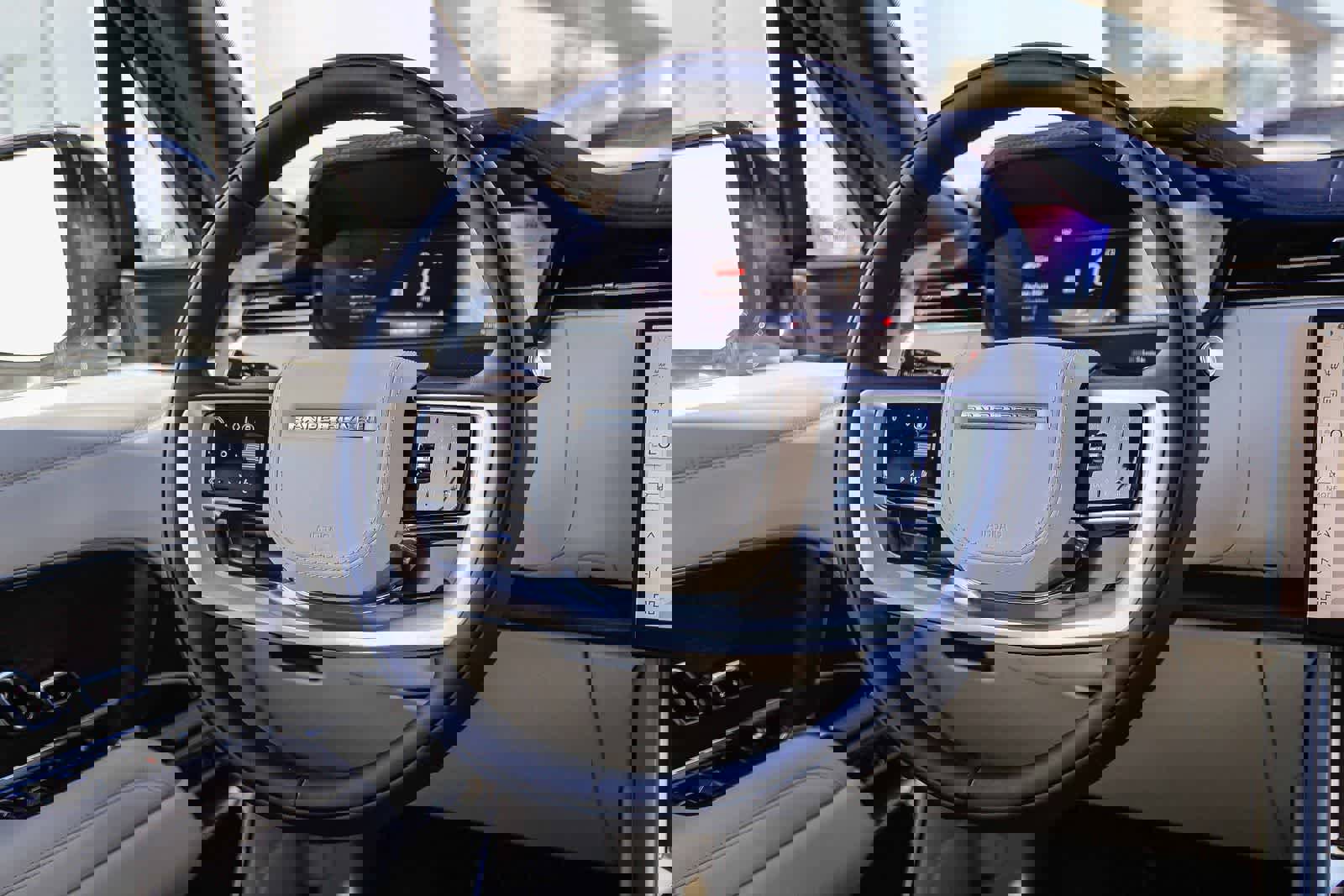 New 2026 Land Rover Range Rover SE image 15