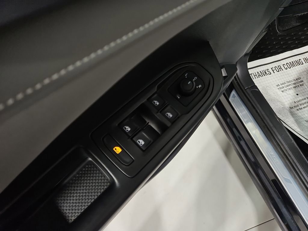 Certified 2024 Volkswagen Taos SE w/ Panoramic Sunroof Package image 14