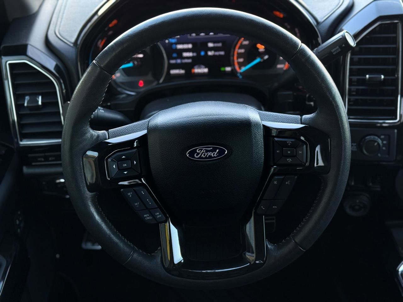Used 2021 Ford F250 Lariat w/ Lariat Ultimate Package AWD/4WD image 18