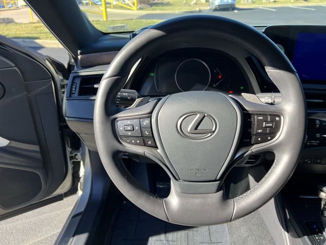 Used 2024 Lexus ES 300h w/ Premium Package image 12