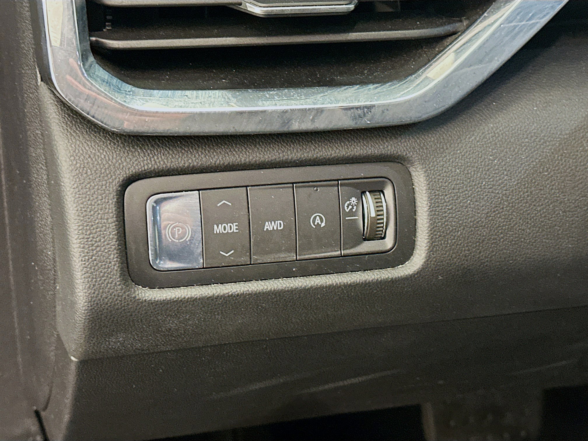 Used 2025 GMC Acadia Elevation image 17