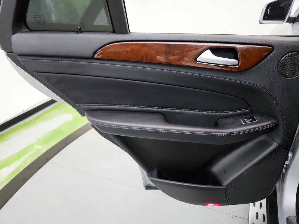 Used 2016 Mercedes-Benz GLE 400 4MATIC w/ Driver Assistance Package image 25