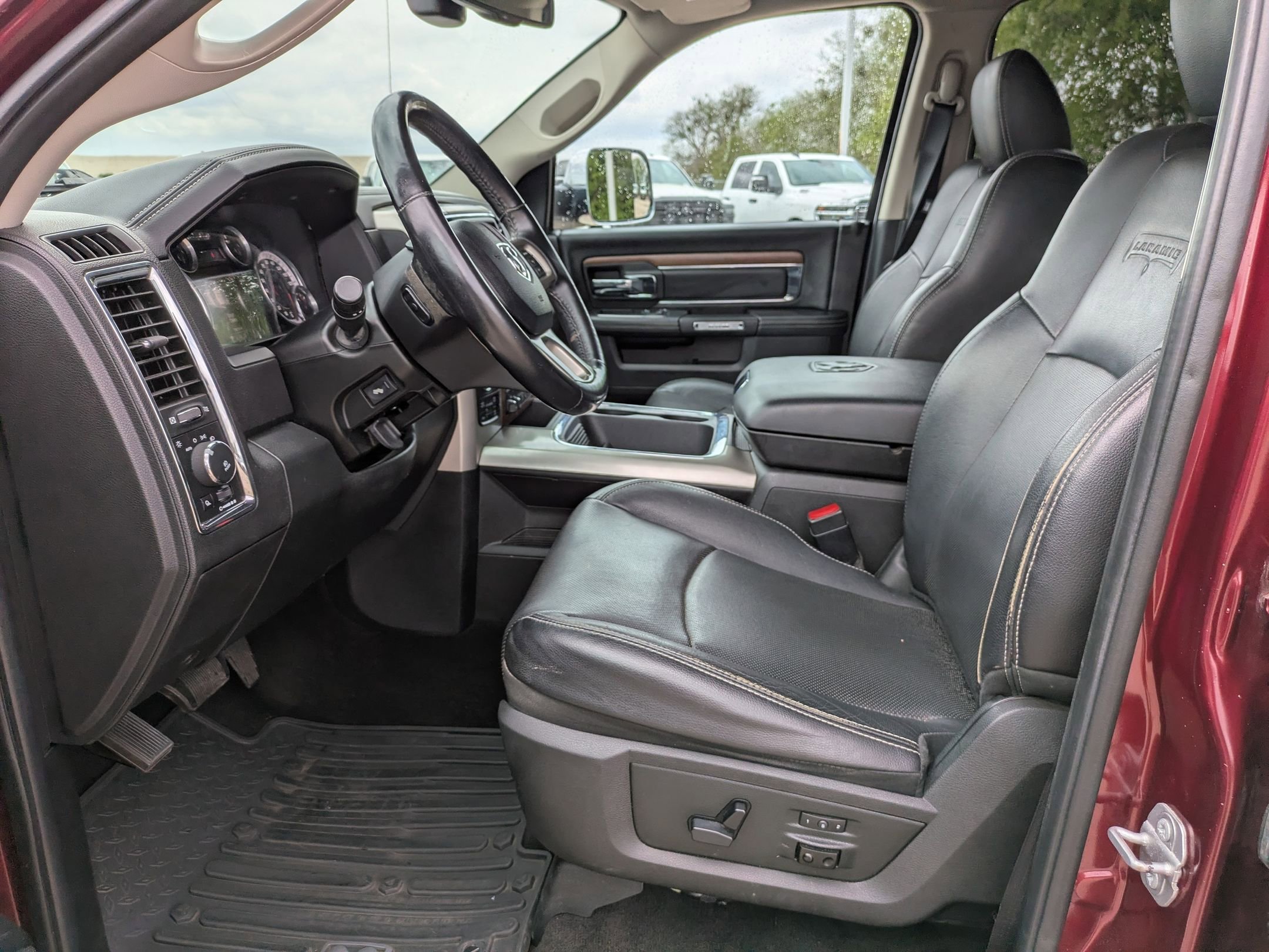 Used 2016 RAM 1500 Laramie w/ Convenience Group image 7