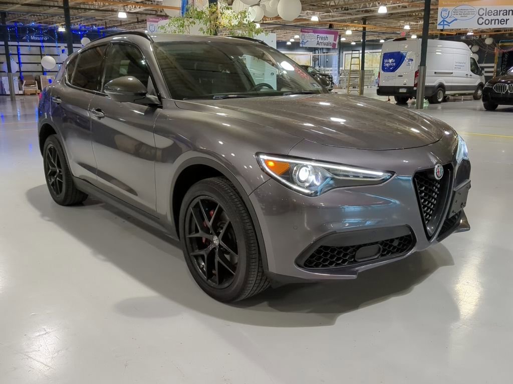 Used 2019 Alfa Romeo Stelvio Ti w/ Nero Edizione image 5