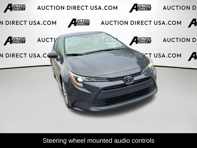 Used 2023 Toyota Corolla LE image 3