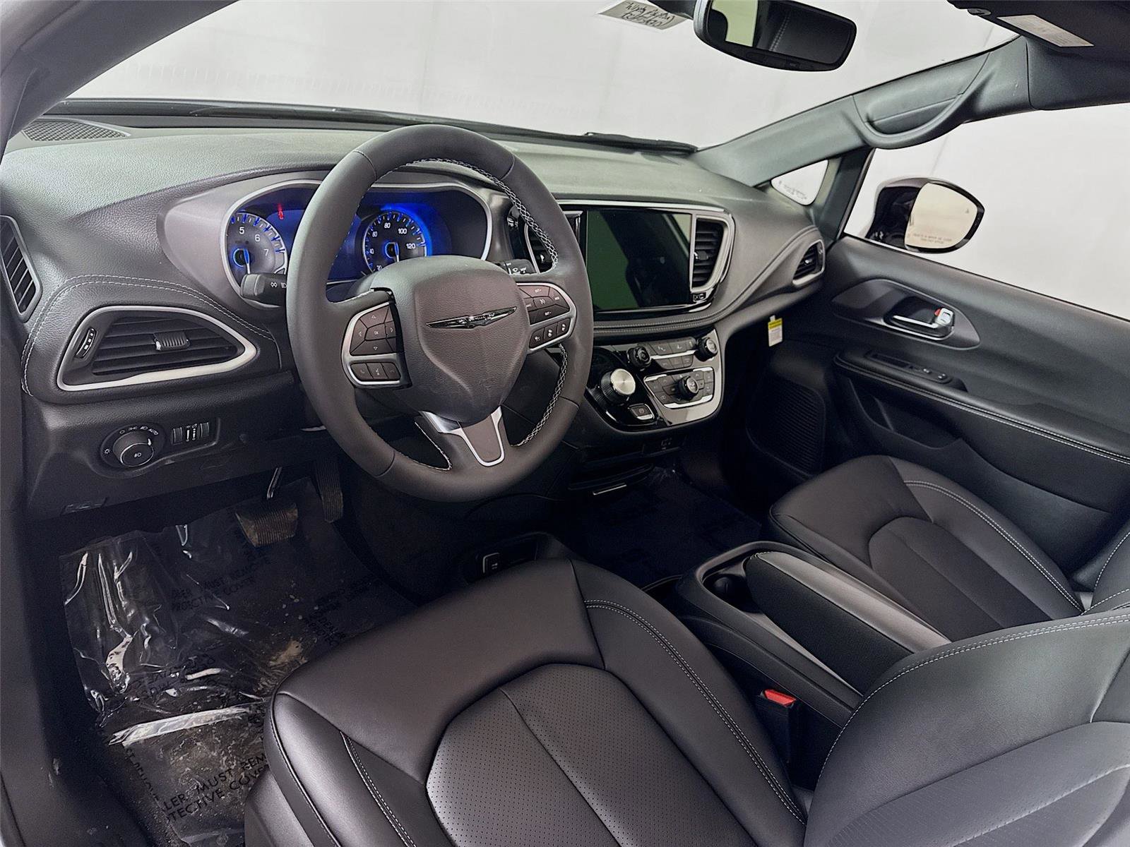 New 2026 Chrysler Pacifica Select image 4