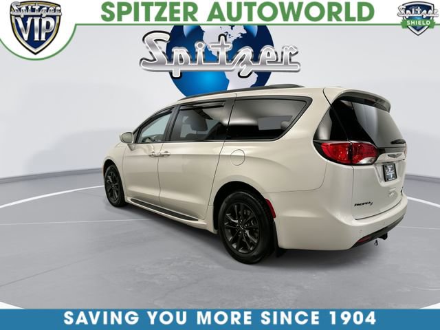 Used 2020 Chrysler Pacifica Touring-L image 10