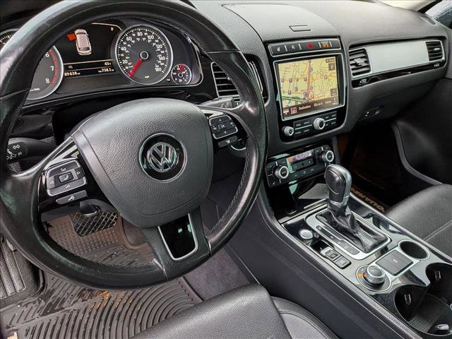 Used 2017 Volkswagen Touareg Sport image 11
