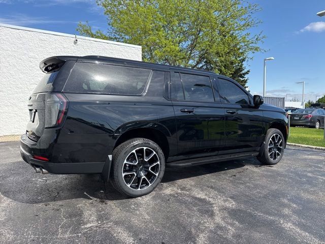 Used 2025 Chevrolet Suburban RST w/ Comfort Package AWD/4WD image 5