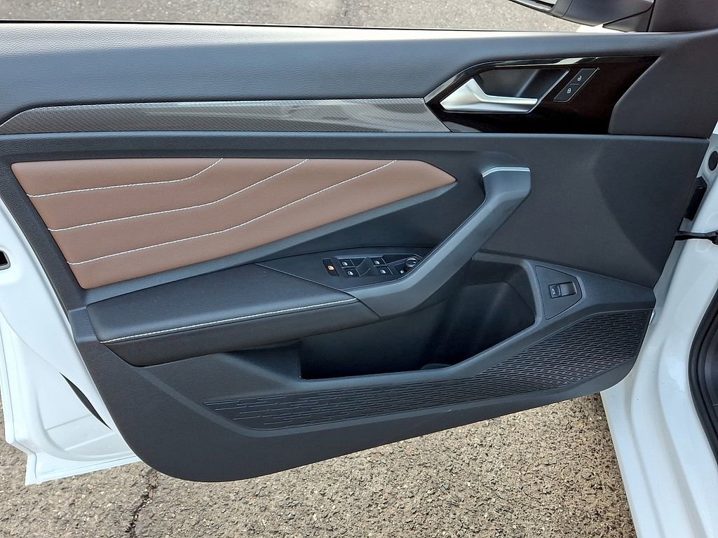 Certified 2025 Volkswagen Jetta SEL image 12